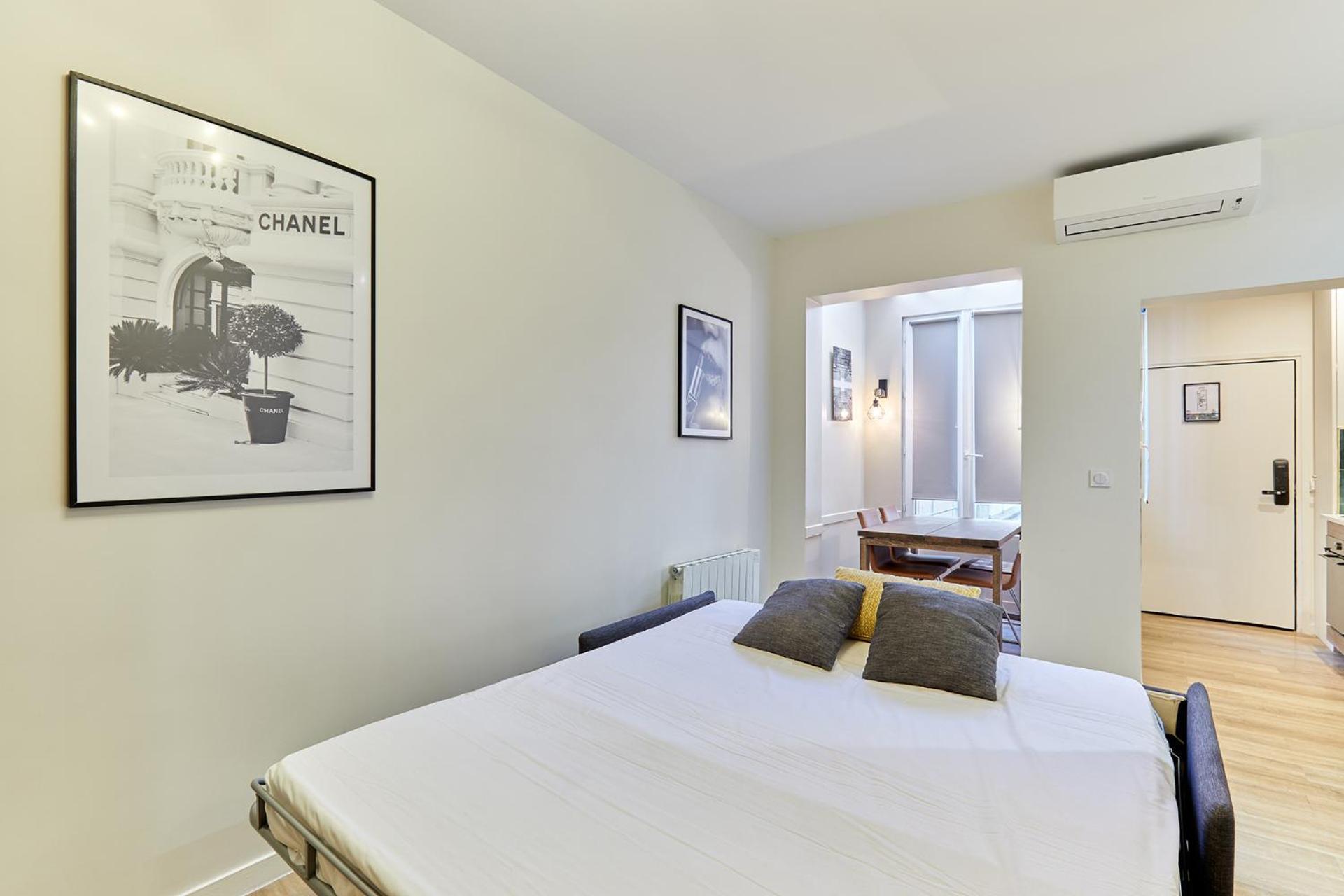 Rent A Room - Residence Meslay Parijs Buitenkant foto