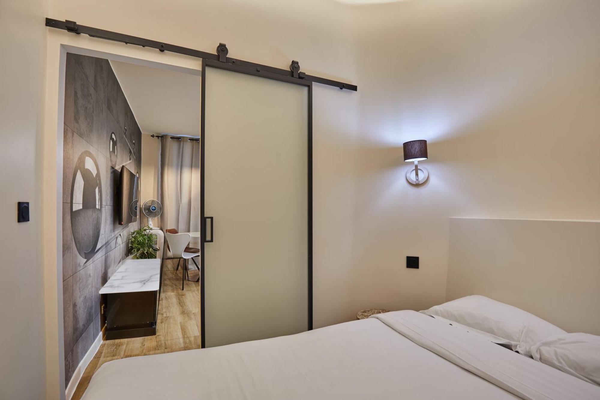 Rent A Room - Residence Meslay Parijs Buitenkant foto
